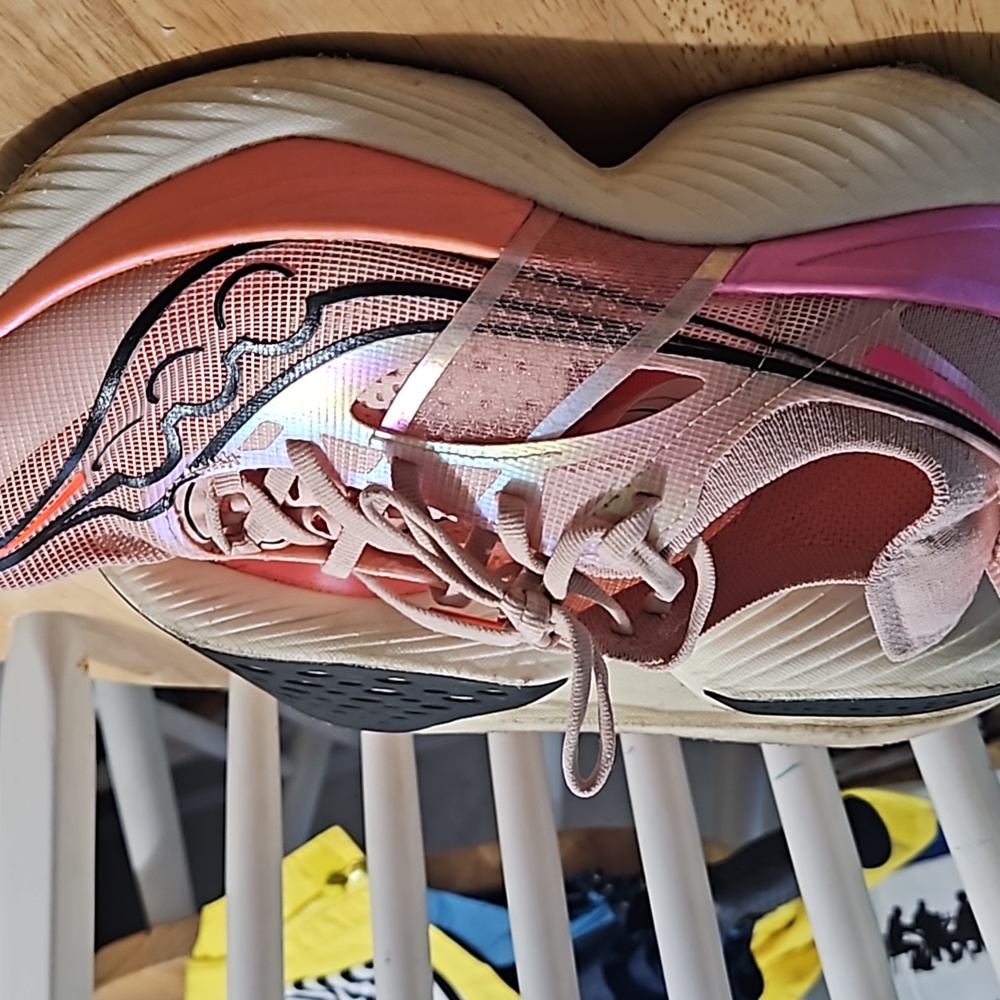 Women’s Saucony Endorphin Elite - Size 9 - Light Pink